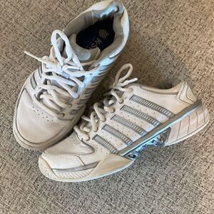 K-Swiss white tennis shoe sneakers size women’s 7